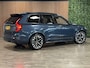 Volvo XC90 T8 AWD Recharge Ultra Dark | Luchtvering | Trekhaak | 360 Camera | Head-Up Display | Harman Kardon | 455pk | Adaptieve Cruise Control | Stoelverwarming voor+achter | Stuurwielverwarming | Schuifdak | Full LED Matrix Meesturende koplampen | Pilot Assist | BLIS Dode Hoek Detectie | Alcantara hemelbekleding | Lederen zonnekleppen en handgrepen | Elektrische voorstoelen geheugen | Nordico Quilted bekleding | Zitting verlenging voorstoelen | Lederen dashboard | 21 Inch | Google Infotainment | Keyless Drive | Privacy Glass | Elektrisch bedienbare achterklep | Geïntegreerd kinderzitje achterin | Geïntegreerde zongordijnen achterportieren | Verlichte instaplijsten | 7-Persoons | 4-Zone Climate Control | DAB Radio | Apple Carplay/Android Auto | Alarm Klasse III | Draadloos telefoon opladen | Volvo On Call met mobiele App functie | Denim Blue Metallic |