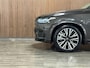 Volvo XC90 T8 AWD Recharge Ultra Dark | Luchtvering | Trekhaak | All Season banden | 360° Camera | Head-Up Display | Harman Kardon | 455pk | Adaptieve Cruise Control | Stoelverwarming voor+achter | Stuurwielverwarming | Schuifdak | Full LED Meesturende koplampen | Pilot Assist | BLIS Dode Hoek Detectie | Alcantara hemelbekleding | Lederen zonnekleppen en handgrepen | Elektrische voorstoelen geheugen | Nordico Lederen bekleding | Zitting verlenging voorstoelen | Lederen dashboard | 21 Inch | Google Infotainment | Keyless Drive | Privacy Glass | Elektrisch bedienbare achterklep | Geïntegreerd kinderzitje achterin | Geïntegreerde zongordijnen achterportieren | Verlichte instaplijsten | 7-Persoons | 4-Zone Climate Control | DAB Radio | Apple Carplay/Android Auto | Alarm Klasse III | Draadloos telefoon opladen | Volvo On Call met mobiele App functie | Platinum Grey Metallic |