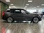 Volvo XC90 T8 AWD Recharge Ultra Dark | Luchtvering | Trekhaak | All Season banden | 360° Camera | Head-Up Display | Harman Kardon | 455pk | Adaptieve Cruise Control | Stoelverwarming voor+achter | Stuurwielverwarming | Schuifdak | Full LED Meesturende koplampen | Pilot Assist | BLIS Dode Hoek Detectie | Alcantara hemelbekleding | Lederen zonnekleppen en handgrepen | Elektrische voorstoelen geheugen | Nordico Lederen bekleding | Zitting verlenging voorstoelen | Lederen dashboard | 21 Inch | Google Infotainment | Keyless Drive | Privacy Glass | Elektrisch bedienbare achterklep | Geïntegreerd kinderzitje achterin | Geïntegreerde zongordijnen achterportieren | Verlichte instaplijsten | 7-Persoons | 4-Zone Climate Control | DAB Radio | Apple Carplay/Android Auto | Alarm Klasse III | Draadloos telefoon opladen | Volvo On Call met mobiele App functie | Platinum Grey Metallic |