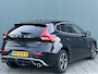 Volvo V40 BWJ 2018 | 2.0 D3 150PK R-DESIGN | TREKHAAK | PANO DAK | LEER | CAMERA A | CLIMA | NAVI | STOELVERW | PREMIUM AUDIO