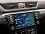 Skoda Superb Combi 1.6 TDI Sport (APPLE CARPLAY, CLIMATE, CRUISE, TREKHAAK, PARKEERSENSOREN, SPORTSTOELEN, LM VELGEN, NIEUWSTAAT)