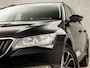 Skoda Superb Combi 1.6 TDI Sport (APPLE CARPLAY, CLIMATE, CRUISE, TREKHAAK, PARKEERSENSOREN, SPORTSTOELEN, LM VELGEN, NIEUWSTAAT)