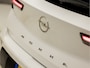 Opel Mokka 1.2 Turbo Elegance Sport Automaat (VIRTUAL COCKPIT, GROOT NAVI, LEDER, 360 CAMERA, STOELVERWARMING, SPORTSTOELEN, GETINT GLAS, MASSAGE, NIEUWSTAAT)