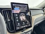 Volvo XC60 T6 Recharge Ultra Dark | Facelift | 20" | Trekhaak | Panoramadak | Head-up | Harman Kardon | 360 Camera | Full LED |