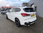 BMW X1 sDrive18i High Executive M Sport Head-Up Display Panoramadak Leder Trekhaak 19 Inch LED Achteruitrijcamera Head-Up Display Keyless Entry