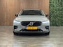 Volvo V60 T8 AWD Recharge Ultra Dark | Trekhaak | Schuifdak | 455pk | Head-Up Display | Harman Kardon | Adaptieve Cruise Control | Stoelverwarming voor+achter | Stuurwielverwarming | Full LED Meesturende koplampen | Parkeercamera | Pilot Assist | BLIS Dode Hoek Detectie | Elektrische voorstoelen geheugen | Lederen bekleding | Zitting verlenging voorstoelen | Lederen dashboard | 19 Inch | Google Infotainment | Keyless Drive | Parkeersensoren voor+achter | Privacy Glass | Elektrisch bedienbare achterklep | DAB Radio | Apple Carplay/Android Auto | Volvo On Call met mobiele App functie | Vapour Grey Metallic |