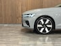 Volvo V60 T8 AWD Recharge Ultra Dark | Trekhaak | Schuifdak | 455pk | Head-Up Display | Harman Kardon | Adaptieve Cruise Control | Stoelverwarming voor+achter | Stuurwielverwarming | Full LED Meesturende koplampen | Parkeercamera | Pilot Assist | BLIS Dode Hoek Detectie | Elektrische voorstoelen geheugen | Lederen bekleding | Zitting verlenging voorstoelen | Lederen dashboard | 19 Inch | Google Infotainment | Keyless Drive | Parkeersensoren voor+achter | Privacy Glass | Elektrisch bedienbare achterklep | DAB Radio | Apple Carplay/Android Auto | Volvo On Call met mobiele App functie | Vapour Grey Metallic |