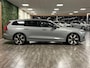 Volvo V60 T8 AWD Recharge Ultra Dark | Trekhaak | Schuifdak | 455pk | Head-Up Display | Harman Kardon | Adaptieve Cruise Control | Stoelverwarming voor+achter | Stuurwielverwarming | Full LED Meesturende koplampen | Parkeercamera | Pilot Assist | BLIS Dode Hoek Detectie | Elektrische voorstoelen geheugen | Lederen bekleding | Zitting verlenging voorstoelen | Lederen dashboard | 19 Inch | Google Infotainment | Keyless Drive | Parkeersensoren voor+achter | Privacy Glass | Elektrisch bedienbare achterklep | DAB Radio | Apple Carplay/Android Auto | Volvo On Call met mobiele App functie | Vapour Grey Metallic |