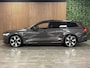 Volvo V60 T8 AWD Recharge Ultra Dark | Trekhaak | Schuifdak | 455pk | Head-Up Display | Harman Kardon | Adaptieve Cruise Control | Stoelverwarming voor+achter | Stuurwielverwarming | Full LED Meesturende koplampen | Parkeercamera | Pilot Assist | BLIS Dode Hoek Detectie | Elektrische voorstoelen geheugen | Lederen bekleding | Zitting verlenging voorstoelen | Lederen dashboard | 19 Inch | Google Infotainment | Keyless Drive | Parkeersensoren voor+achter | Privacy Glass | Elektrisch bedienbare achterklep | DAB Radio | Apple Carplay/Android Auto | Volvo On Call met mobiele App functie | Vapour Grey Metallic |