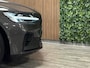 Volvo V60 T8 AWD Recharge Ultra Dark | Trekhaak | Schuifdak | 455pk | Head-Up Display | Harman Kardon | Adaptieve Cruise Control | Stoelverwarming voor+achter | Stuurwielverwarming | Full LED Meesturende koplampen | Parkeercamera | Pilot Assist | BLIS Dode Hoek Detectie | Elektrische voorstoelen geheugen | Lederen bekleding | Zitting verlenging voorstoelen | Lederen dashboard | 19 Inch | Google Infotainment | Keyless Drive | Parkeersensoren voor+achter | Privacy Glass | Elektrisch bedienbare achterklep | DAB Radio | Apple Carplay/Android Auto | Volvo On Call met mobiele App functie | Vapour Grey Metallic |