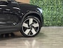 Volvo EX40 Single Motor Extended Range Ultra 82 kWh | Trekhaak | Schuifdak | 360° Camera | Harman Kardon | 100% SoH | Adaptieve Cruise Control | Bestuurdersstoel elektrisch geheugen | Stoel en Stuurwielverwarming | 20 Inch | Passagiersstoel elektrisch | Microtech/Alcantara bekleding | Zitting verlenging voorstoelen | Pilot Assist | BLIS Dode Hoek Detectie | Warmtepomp | Google Infotainment | Keyless Drive | Verlichtingspack 2 | Parkeersensoren voor+achter | Privacy Glass | Elektrisch bedienbare achterklep | Draadloos telefoon opladen | DAB Radio | Apple Carplay/Android Auto | Volvo On Call met mobiele App functie | Onyx Black Metallic |