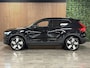 Volvo EX40 Single Motor Extended Range Ultra 82 kWh | Trekhaak | Schuifdak | 360° Camera | Harman Kardon | 100% SoH | Adaptieve Cruise Control | Bestuurdersstoel elektrisch geheugen | Stoel en Stuurwielverwarming | 20 Inch | Passagiersstoel elektrisch | Microtech/Alcantara bekleding | Zitting verlenging voorstoelen | Pilot Assist | BLIS Dode Hoek Detectie | Warmtepomp | Google Infotainment | Keyless Drive | Verlichtingspack 2 | Parkeersensoren voor+achter | Privacy Glass | Elektrisch bedienbare achterklep | Draadloos telefoon opladen | DAB Radio | Apple Carplay/Android Auto | Volvo On Call met mobiele App functie | Onyx Black Metallic |