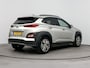 Hyundai Kona Electric EV PREMIUM 64 kWh | 3- FASE | NAVI | CLIMA | CRUISE | CAMERA | HUD | LEDER | STUUR- & STOELVERWARMING | WARMTEPOMP | PRIVACY GLASS | WLTP 481 KM! |