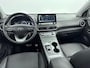Hyundai Kona Electric EV PREMIUM 64 kWh | 3- FASE | NAVI | CLIMA | CRUISE | CAMERA | HUD | LEDER | STUUR- & STOELVERWARMING | WARMTEPOMP | PRIVACY GLASS | WLTP 481 KM! |