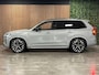 Volvo XC90 T8 AWD Recharge Ultra Dark | Luchtvering | Trekhaak | 360 Camera | Head-Up Display | Harman Kardon | 455pk | Adaptieve Cruise Control | Stoelverwarming voor+achter | Stuurwielverwarming | Schuifdak | Full LED Matrix Meesturende koplampen | Pilot Assist | BLIS Dode Hoek Detectie | Alcantara hemelbekleding | Lederen zonnekleppen en handgrepen | Elektrische voorstoelen geheugen | Nordico Quilted bekleding | Zitting verlenging voorstoelen | Lederen dashboard | 21 Inch | Google Infotainment | Keyless Drive | Privacy Glass | Elektrisch bedienbare achterklep | Geïntegreerd kinderzitje achterin | Geïntegreerde zongordijnen achterportieren | Verlichte instaplijsten | 7-Persoons | 4-Zone Climate Control | DAB Radio | Apple Carplay/Android Auto | Alarm Klasse III | Draadloos telefoon opladen | Volvo On Call met mobiele App functie | Vapour Grey Metallic |