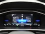 Volkswagen T-Roc 1.5 Tsi R-Line Automaat - Park Assist - Camera - Navigatie - Trekhaak - LED - Stoelverwarming