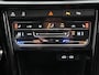 Volkswagen T-Roc 1.5 Tsi R-Line Automaat - Park Assist - Camera - Navigatie - Trekhaak - LED - Stoelverwarming
