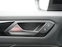 Volkswagen T-Roc 1.5 Tsi R-Line Automaat - Park Assist - Camera - Navigatie - Trekhaak - LED - Stoelverwarming