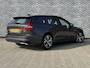 Volvo V60 2.0 B4 Plus Dark | Trekhaak | Navigatie | Apple Carplay | Android Auto | Stoelverwarming | Keyless Entry | Lederen Bekleding | Achteruitrijcamera | Parkeersensoren | Elektrisch Verstelbare Voorstoelen