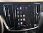 Volvo V60 2.0 B4 Plus Dark | Trekhaak | Navigatie | Apple Carplay | Android Auto | Stoelverwarming | Keyless Entry | Lederen Bekleding | Achteruitrijcamera | Parkeersensoren | Elektrisch Verstelbare Voorstoelen