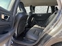 Volvo V60 2.0 B4 Plus Dark | Trekhaak | Navigatie | Apple Carplay | Android Auto | Stoelverwarming | Keyless Entry | Lederen Bekleding | Achteruitrijcamera | Parkeersensoren | Elektrisch Verstelbare Voorstoelen
