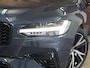 Volvo V90 T6 Recharge AWD R-Design Ultra Black | FaceLift | Pano | ILS Licht-Pakket | Comfort-Pakket | Parkeerassistent-Pakket |
