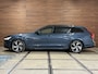 Volvo V90 T6 Recharge AWD R-Design Ultra Black | FaceLift | Pano | ILS Licht-Pakket | Comfort-Pakket | Parkeerassistent-Pakket |
