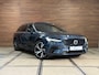 Volvo V90 T6 Recharge AWD R-Design Ultra Black | FaceLift | Pano | ILS Licht-Pakket | Comfort-Pakket | Parkeerassistent-Pakket |