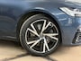 Volvo V90 T6 Recharge AWD R-Design Ultra Black | FaceLift | Pano | ILS Licht-Pakket | Comfort-Pakket | Parkeerassistent-Pakket |