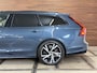 Volvo V90 T6 Recharge AWD R-Design Ultra Black | FaceLift | Pano | ILS Licht-Pakket | Comfort-Pakket | Parkeerassistent-Pakket |
