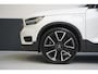 Volvo XC40 1.5 T4 Recharge R-Design | SoH 95% | Leder | Panoramadak | Trekhaak | Camera | Lm velgen