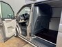 Volkswagen Transporter 2.0 TDI L2H1 150pk Automaat DSG 2x schuifdeur Airco Cruise controle Trekhaak 2500kg trekgewicht 2-Persoons Telefoonverbinding Apple carplay Sitebars Euro 6 Dubbele schuifdeur Bpm vrij Bestel
