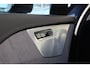 Volvo XC90 T8 Automaat Plug-in hybrid AWD Ultra Dark | Panoramadak | Luchtvering | Semi elektrische trekhaak | Voorstoelen verwarmbaar met massagefunctie | All Seasonbanden | Verwarmbaar stuurwiel+achterbank| Premium audio by Bowers & Wilkins | Headup display |
