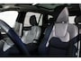 Volvo XC90 T8 Automaat Plug-in hybrid AWD Ultra Dark | Panoramadak | Luchtvering | Semi elektrische trekhaak | Voorstoelen verwarmbaar met massagefunctie | All Seasonbanden | Verwarmbaar stuurwiel+achterbank| Premium audio by Bowers & Wilkins | Headup display |