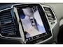 Volvo XC90 T8 Automaat Plug-in hybrid AWD Ultra Dark | Panoramadak | Luchtvering | Semi elektrische trekhaak | Voorstoelen verwarmbaar met massagefunctie | All Seasonbanden | Verwarmbaar stuurwiel+achterbank| Premium audio by Bowers & Wilkins | Headup display |