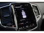 Volvo XC90 T8 Automaat Plug-in hybrid AWD Ultra Dark | Panoramadak | Luchtvering | Semi elektrische trekhaak | Voorstoelen verwarmbaar met massagefunctie | All Seasonbanden | Verwarmbaar stuurwiel+achterbank| Premium audio by Bowers & Wilkins | Headup display |