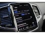 Volvo XC90 T8 Automaat Plug-in hybrid AWD Ultra Dark | Panoramadak | Luchtvering | Semi elektrische trekhaak | Voorstoelen verwarmbaar met massagefunctie | All Seasonbanden | Verwarmbaar stuurwiel+achterbank| Premium audio by Bowers & Wilkins | Headup display |
