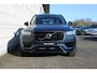 Volvo XC90 T8 Automaat Plug-in hybrid AWD Ultra Dark | Panoramadak | Luchtvering | Semi elektrische trekhaak | Voorstoelen verwarmbaar met massagefunctie | All Seasonbanden | Verwarmbaar stuurwiel+achterbank| Premium audio by Bowers & Wilkins | Headup display |