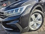 Volkswagen Tiguan 1.5 TSI Elegance | Rijk uitgerust met veel opties |Met o.a. elektrische achterklep, stoelverw. en adapt. cruise!