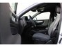 Volvo XC40 T2 Momentum | Parkeersensoren voor + achter | Parkeercamera | 19'' Lichtmetalen velgen | Navigatie | Parkeersensoren voor + achter | Dealeronderhouden