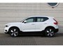 Volvo XC40 T2 Momentum | Parkeersensoren voor + achter | Parkeercamera | 19'' Lichtmetalen velgen | Navigatie | Parkeersensoren voor + achter | Dealeronderhouden