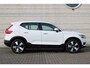 Volvo XC40 T2 Momentum | Parkeersensoren voor + achter | Parkeercamera | 19'' Lichtmetalen velgen | Navigatie | Parkeersensoren voor + achter | Dealeronderhouden