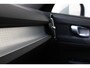 Volvo XC40 T2 Momentum | Parkeersensoren voor + achter | Parkeercamera | 19'' Lichtmetalen velgen | Navigatie | Parkeersensoren voor + achter | Dealeronderhouden