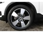 Volvo XC40 T2 Momentum | Parkeersensoren voor + achter | Parkeercamera | 19'' Lichtmetalen velgen | Navigatie | Parkeersensoren voor + achter | Dealeronderhouden