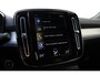 Volvo XC40 T2 Momentum | Parkeersensoren voor + achter | Parkeercamera | 19'' Lichtmetalen velgen | Navigatie | Parkeersensoren voor + achter | Dealeronderhouden