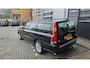 Volvo V70 2.5T Momentum Nieuwe Distributie