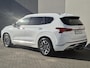 Hyundai Santa Fe 1.6 T-GDI PHEV Plug-in Premium Plus Sky Automaat / SOH 100% / HUD / Trekhaak afneembaar / Glazen schuif- en kanteldak / Trekgewicht 1350 kg / Rondomzicht camera / Stuur-, Stoel en Achterbankverwarming / Elektrische achterklep /