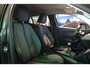 Peugeot 2008 1.2 130PK PureTech | Allure Pack | Achteruitrijcamera | 16 Inch LMV | Parkeersensoren achter | Dakrails | Half leder / stoffen bekleding | Achteruitrijcamera | Apple Carplay/Android Auto|telefoonintegratie premium | Armsteun voor