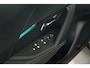 Peugeot 2008 1.2 130PK PureTech | Allure Pack | Achteruitrijcamera | 16 Inch LMV | Parkeersensoren achter | Dakrails | Half leder / stoffen bekleding | Achteruitrijcamera | Apple Carplay/Android Auto|telefoonintegratie premium | Armsteun voor