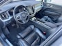 Volvo XC60 2.0 B5 Momentum Pro | Lederen Bekleding | Sportstoelen | Achteruitrijcamera | Parkeersensoren | Lichtmetalen Velgen 19 inch | DAB | Navigatie